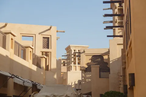 Die Verbindung traditioneller und zeitgen&ouml;ssischer Architekturstile in Dubai mit einzigartigen Geb&auml;udeentw&uuml;rfen.