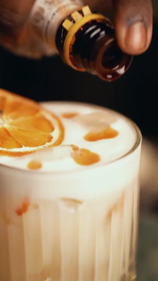 A cocktail bar Reel filmed by Lunasol