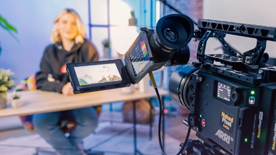 Kamera beim Filmen von Video-Content für ein Unternehmen